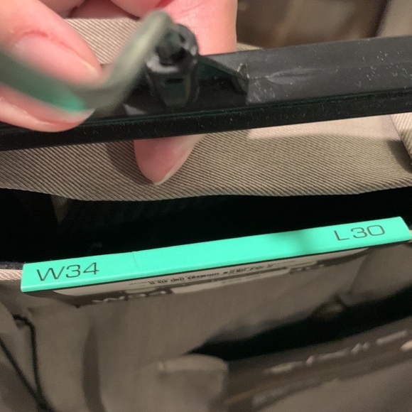 Mens Axist No Iron Flat Front Pants size 34/30 - Picture 4 of 4